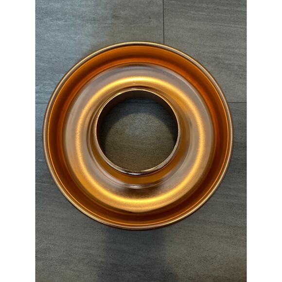 Vintage Round Copper Tone Bundt Pan Circular Tray Cake Jello Mold - Picture 2 of 2